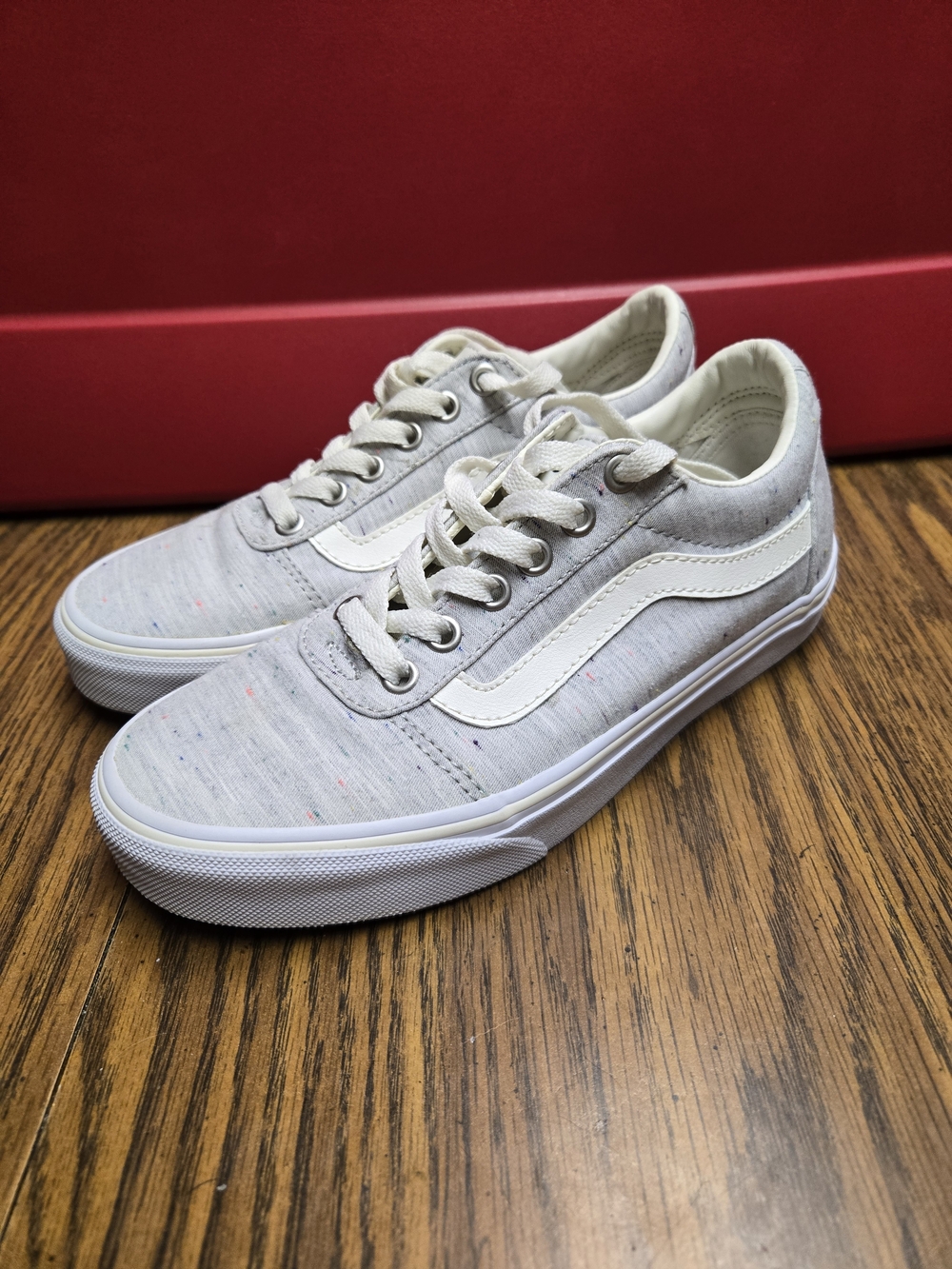 Vans Low-Top Sneakers in Light Gray with White Stripe